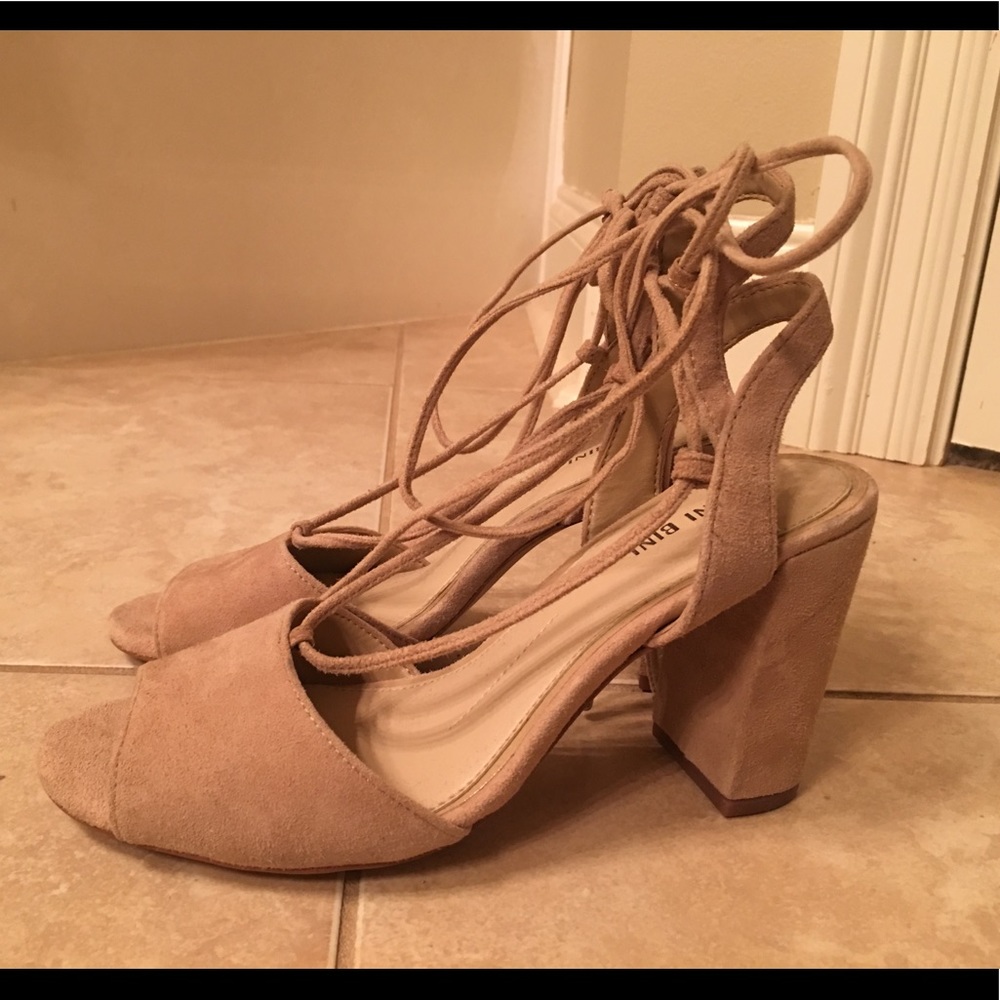 Gianni Bini Nude Block Heel Size 7.5